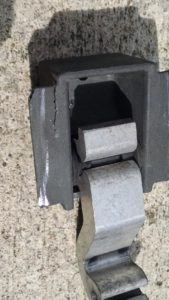 Front sliding bracket